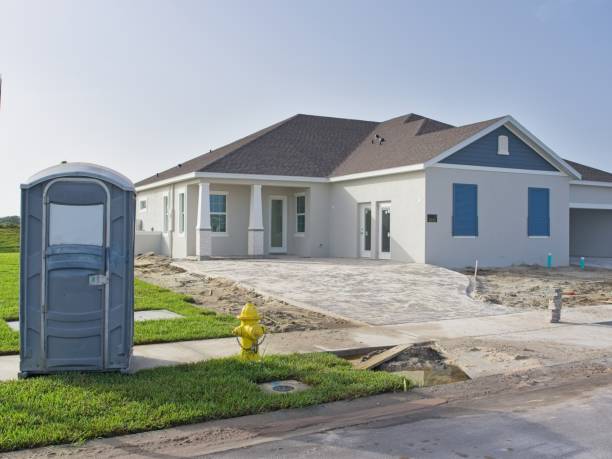 Best Portable restroom trailer rental  in Saratoga, WY